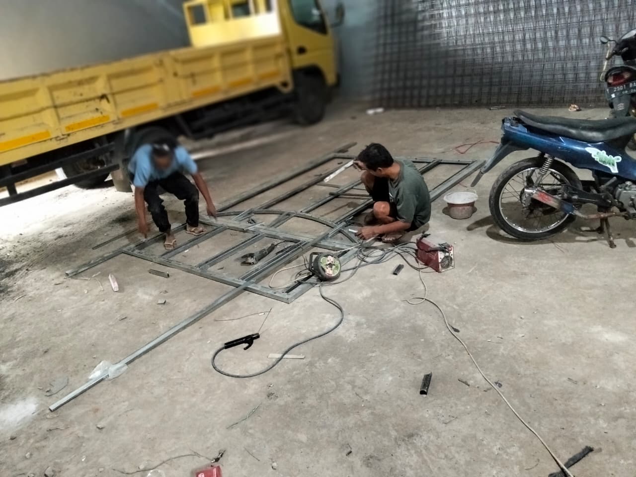 Welding and grinding work